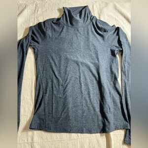 New Calia Lustralux feather weight fabric turtle‎ neck. Size small. NWT.